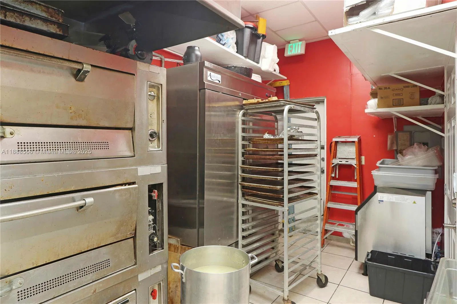 Iconic Colombian Restaurant with a Prime Location