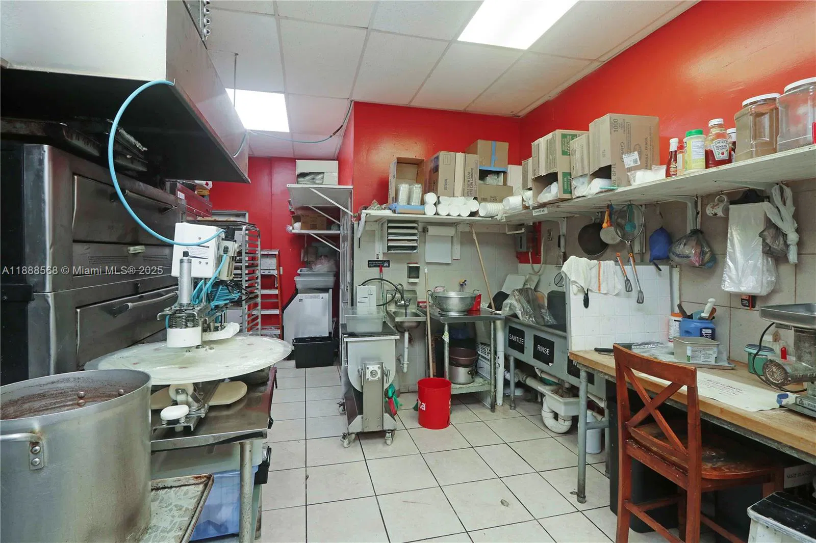 Iconic Colombian Restaurant with a Prime Location