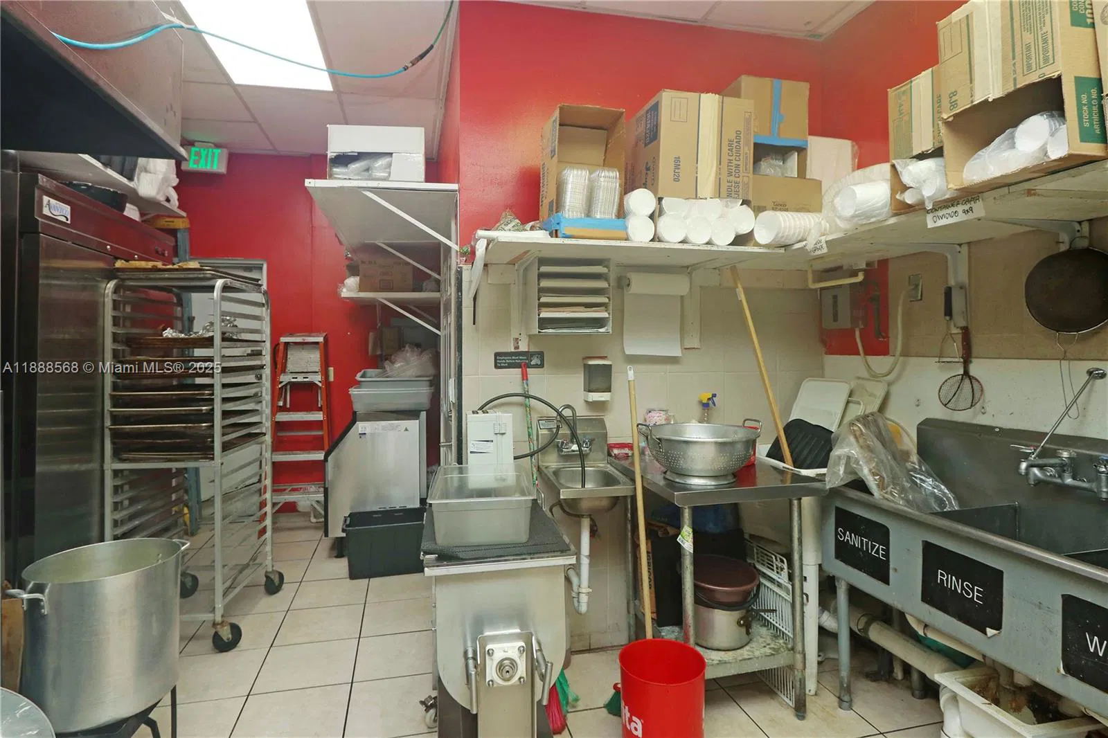 Iconic Colombian Restaurant with a Prime Location