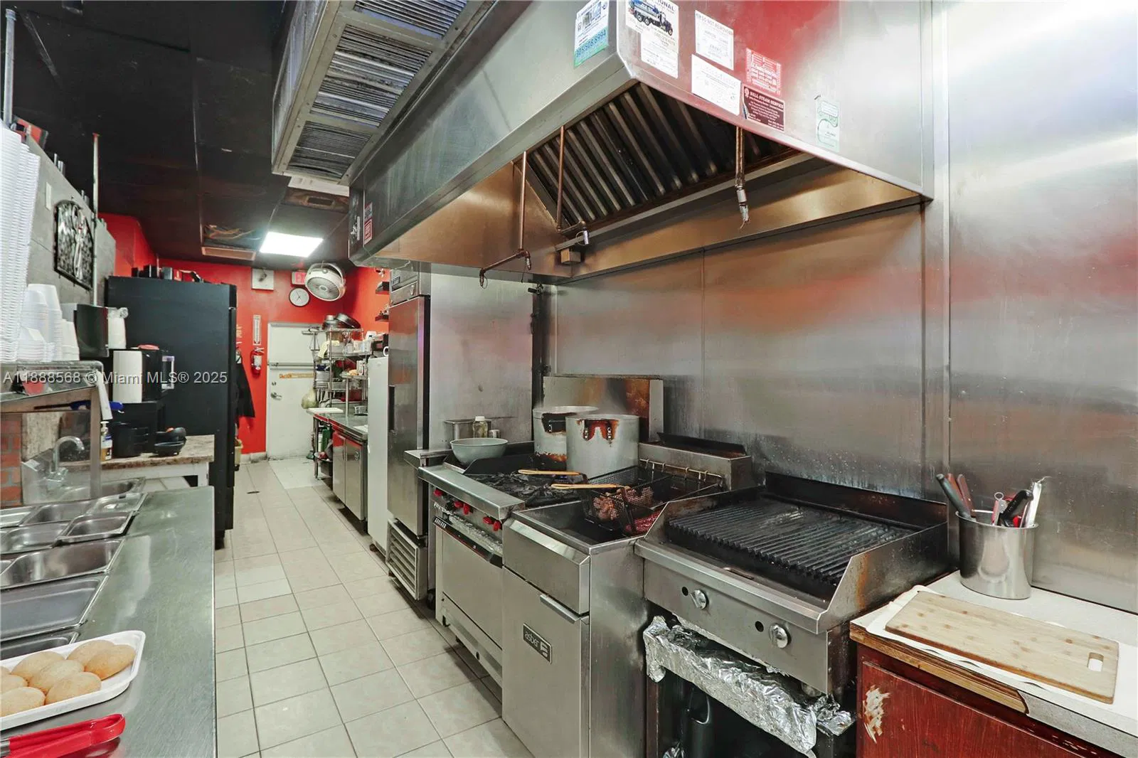 Iconic Colombian Restaurant with a Prime Location