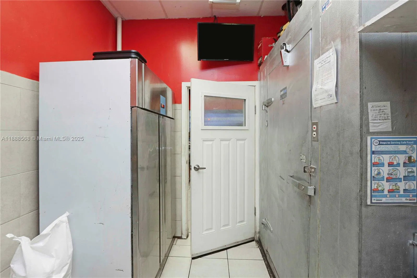 Iconic Colombian Restaurant with a Prime Location