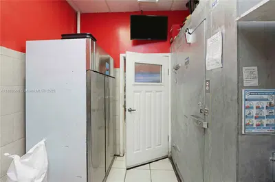 Iconic Colombian Restaurant with a Prime Location