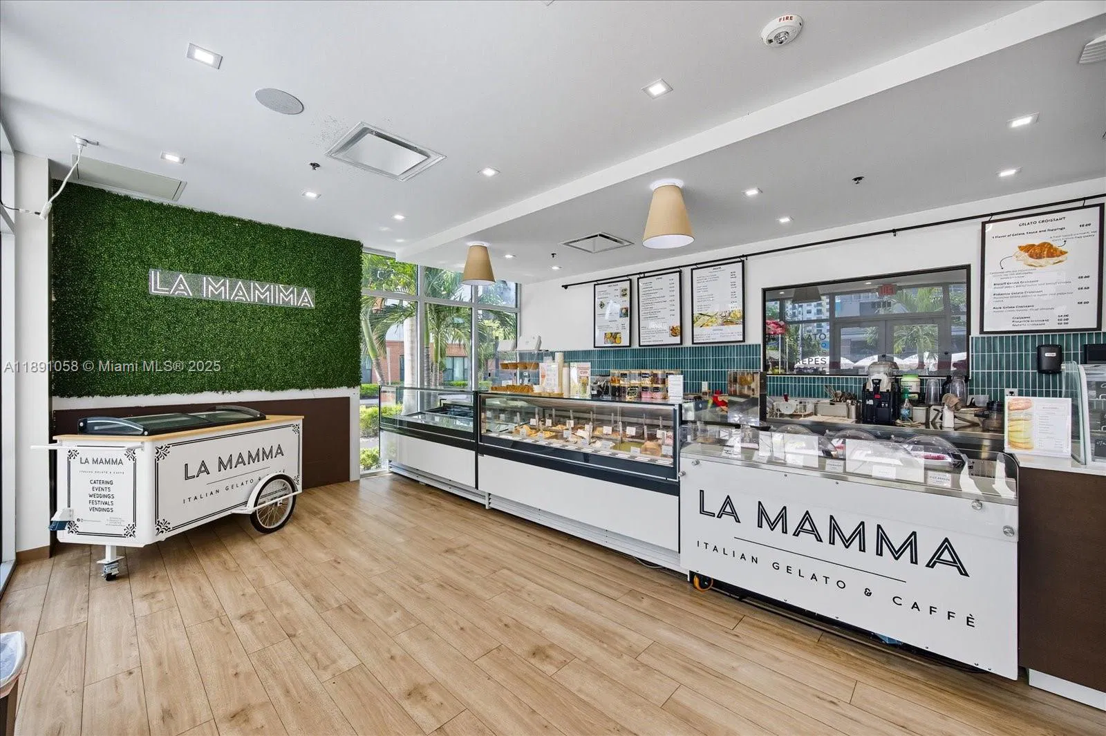 Thriving Gelato Shop with Prime Cultural Attraction Proximity