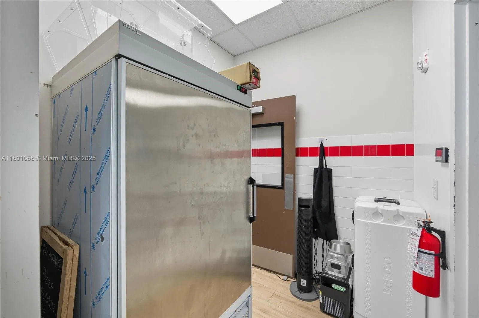 Thriving Gelato Shop with Prime Cultural Attraction Proximity