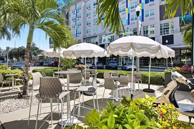 Thriving Gelato Shop with Prime Cultural Attraction Proximity