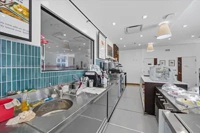 Thriving Gelato Shop with Prime Cultural Attraction Proximity