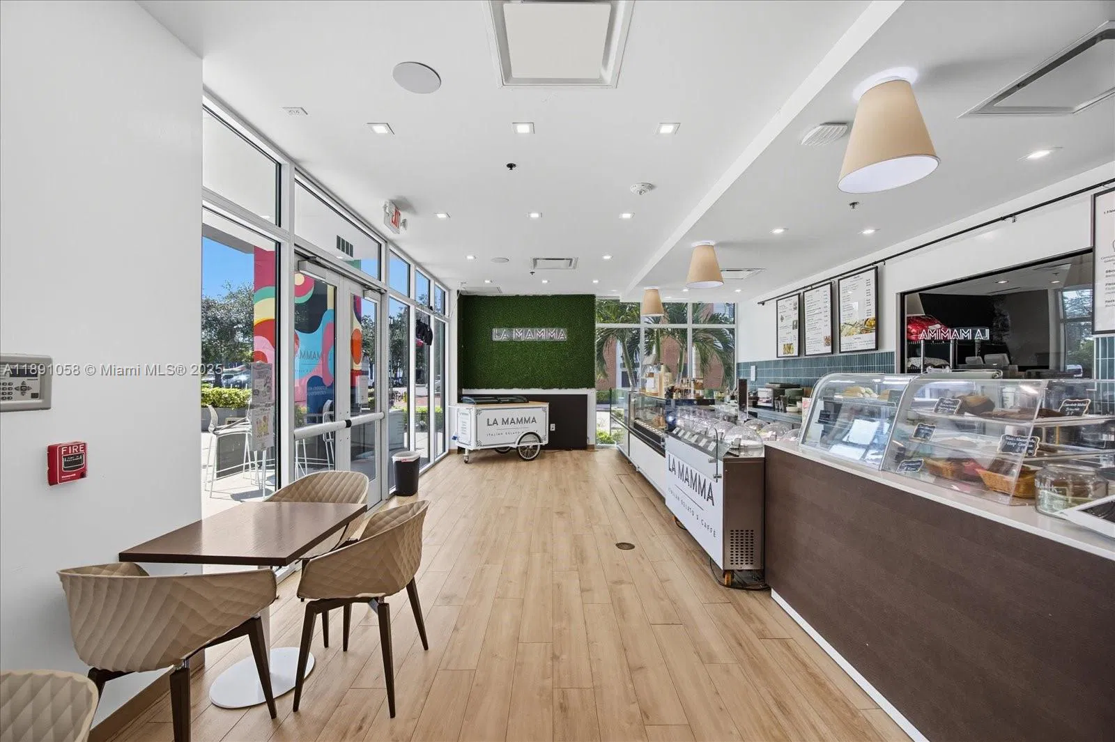 Thriving Gelato Shop with Prime Cultural Attraction Proximity