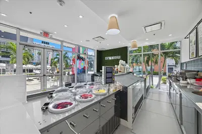 Thriving Gelato Shop with Prime Cultural Attraction Proximity