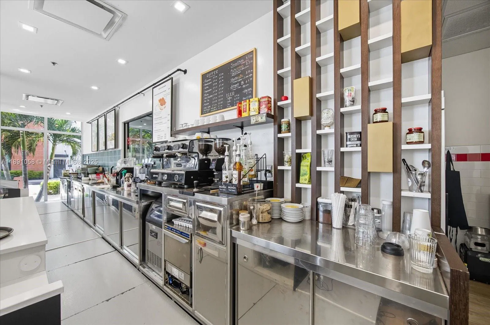 Thriving Gelato Shop with Prime Cultural Attraction Proximity