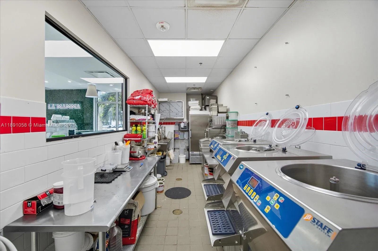 Thriving Gelato Shop with Prime Cultural Attraction Proximity