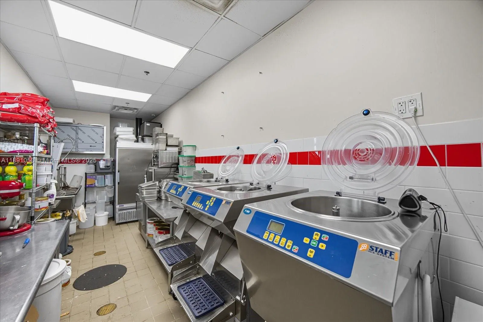 Thriving Gelato Shop with Prime Cultural Attraction Proximity