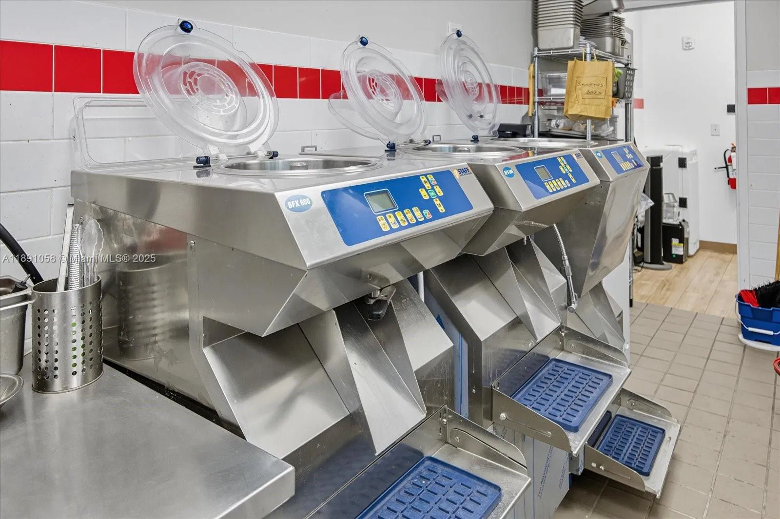 Thriving Gelato Shop with Prime Cultural Attraction Proximity