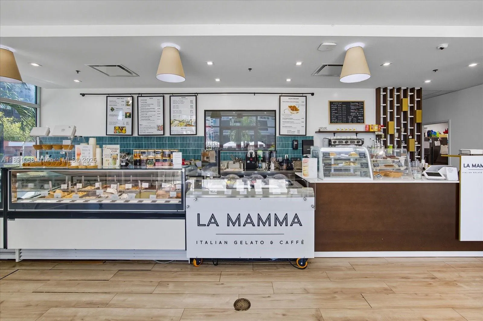 Thriving Gelato Shop with Prime Cultural Attraction Proximity