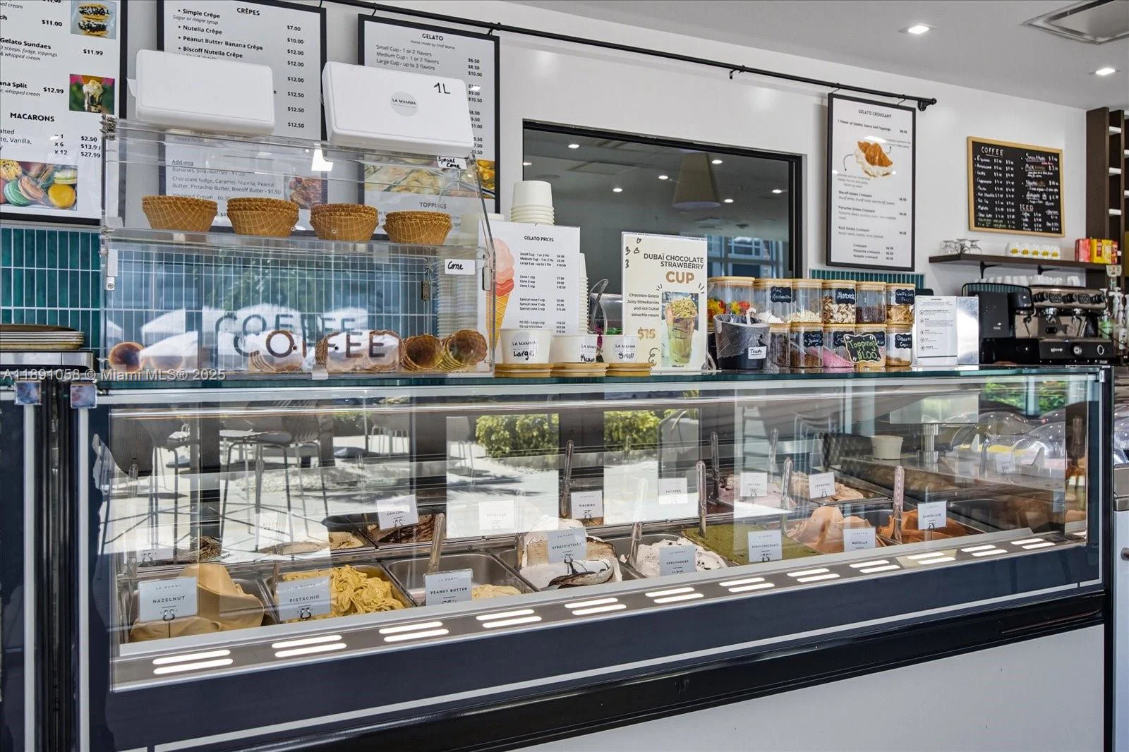 Thriving Gelato Shop with Prime Cultural Attraction Proximity
