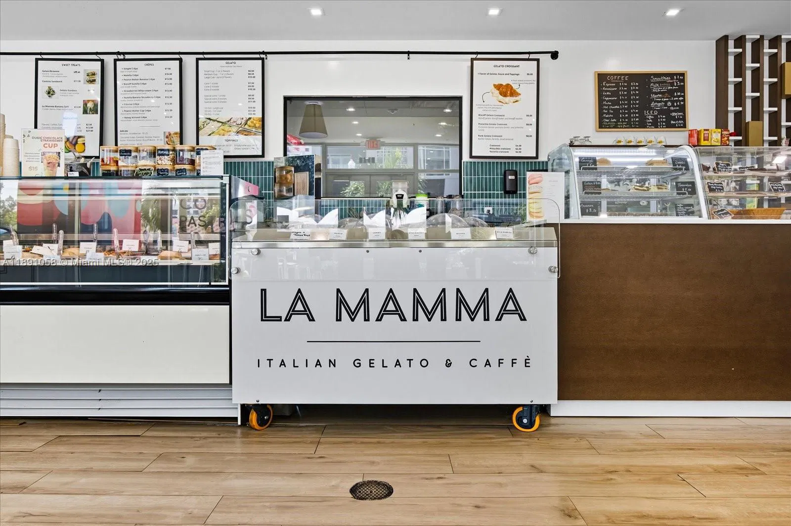 Thriving Gelato Shop with Prime Cultural Attraction Proximity