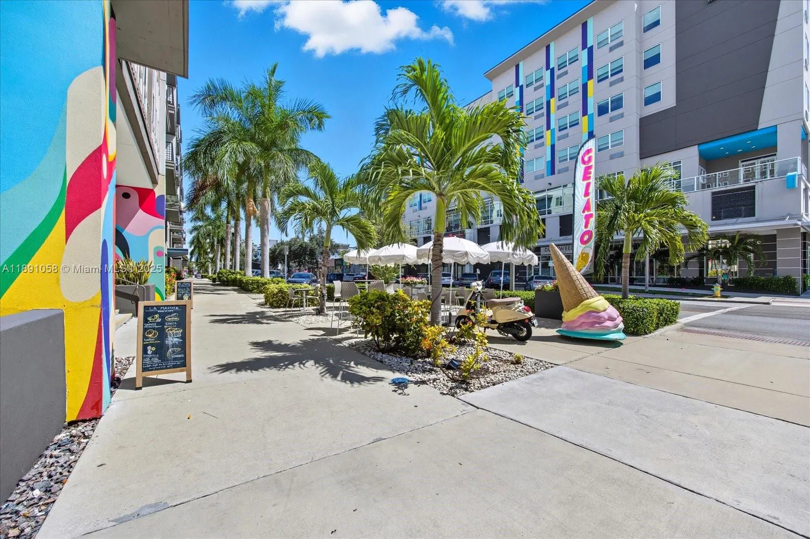 Thriving Gelato Shop with Prime Cultural Attraction Proximity