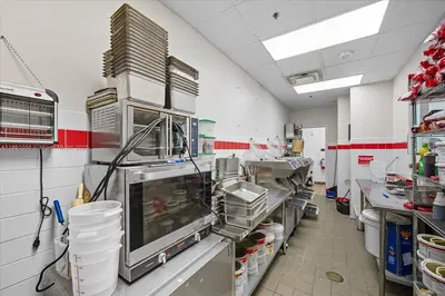 Thriving Gelato Shop with Prime Cultural Attraction Proximity