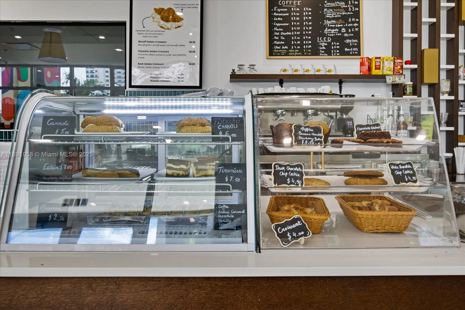 Thriving Gelato Shop with Prime Cultural Attraction Proximity