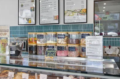 Thriving Gelato Shop with Prime Cultural Attraction Proximity