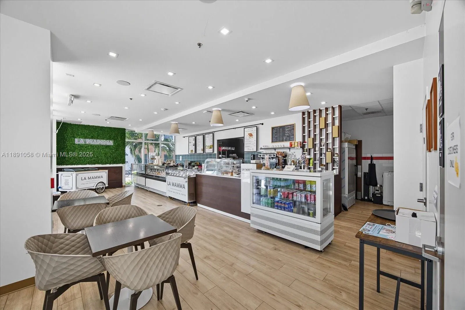 Thriving Gelato Shop with Prime Cultural Attraction Proximity