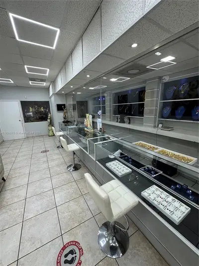 Niche Jewelry Store with Rare Pawn License