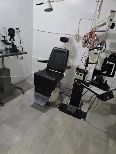 Established Optical Shop with Flexible Lease Terms