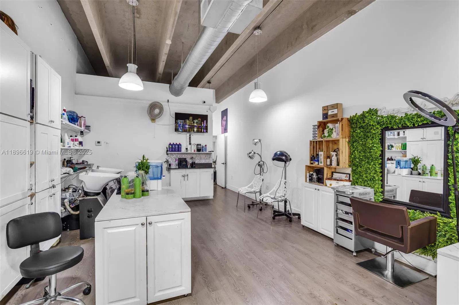 Established Hair Salon with Loyal Client Base