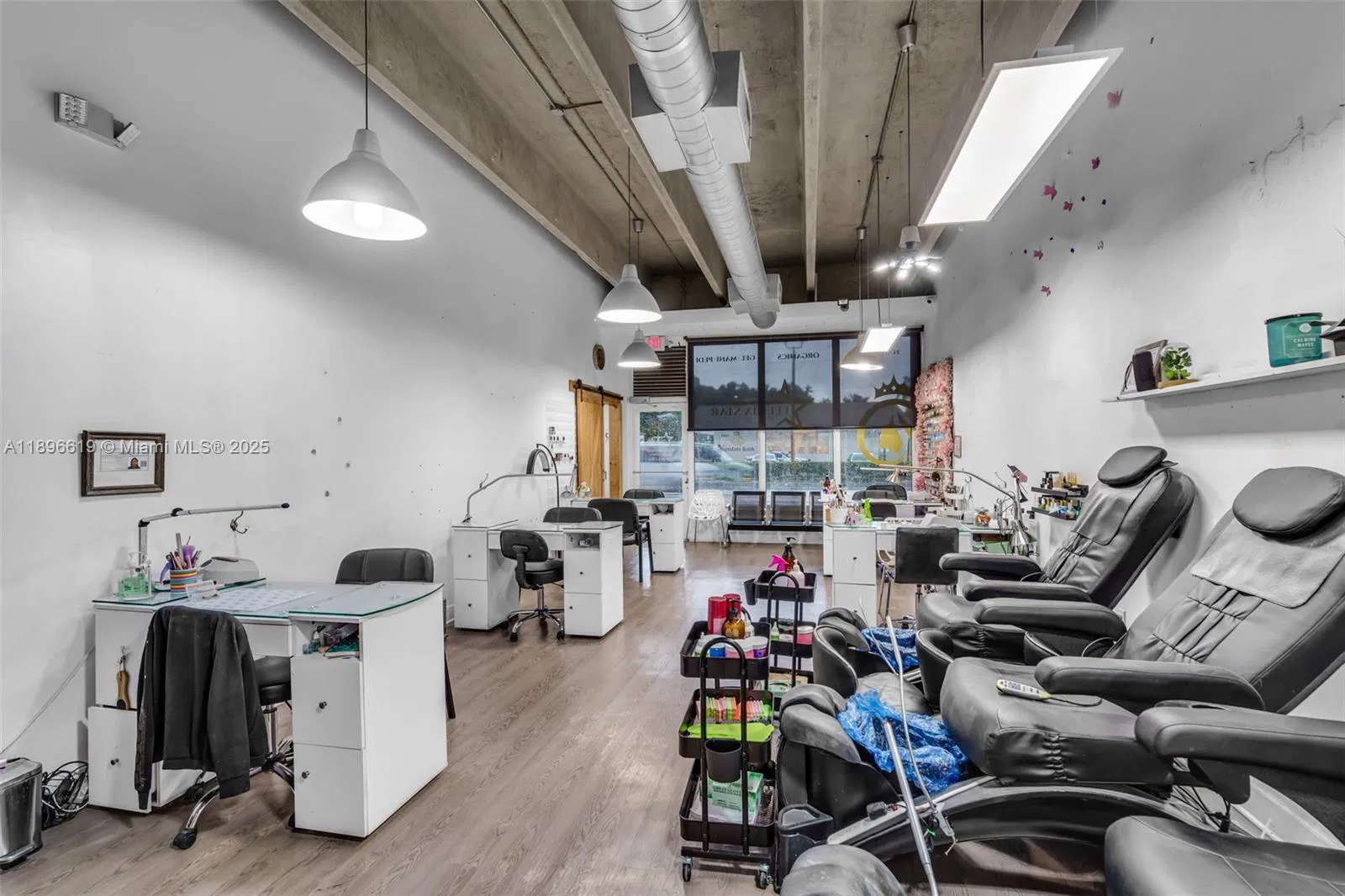 Established Hair Salon with Loyal Client Base