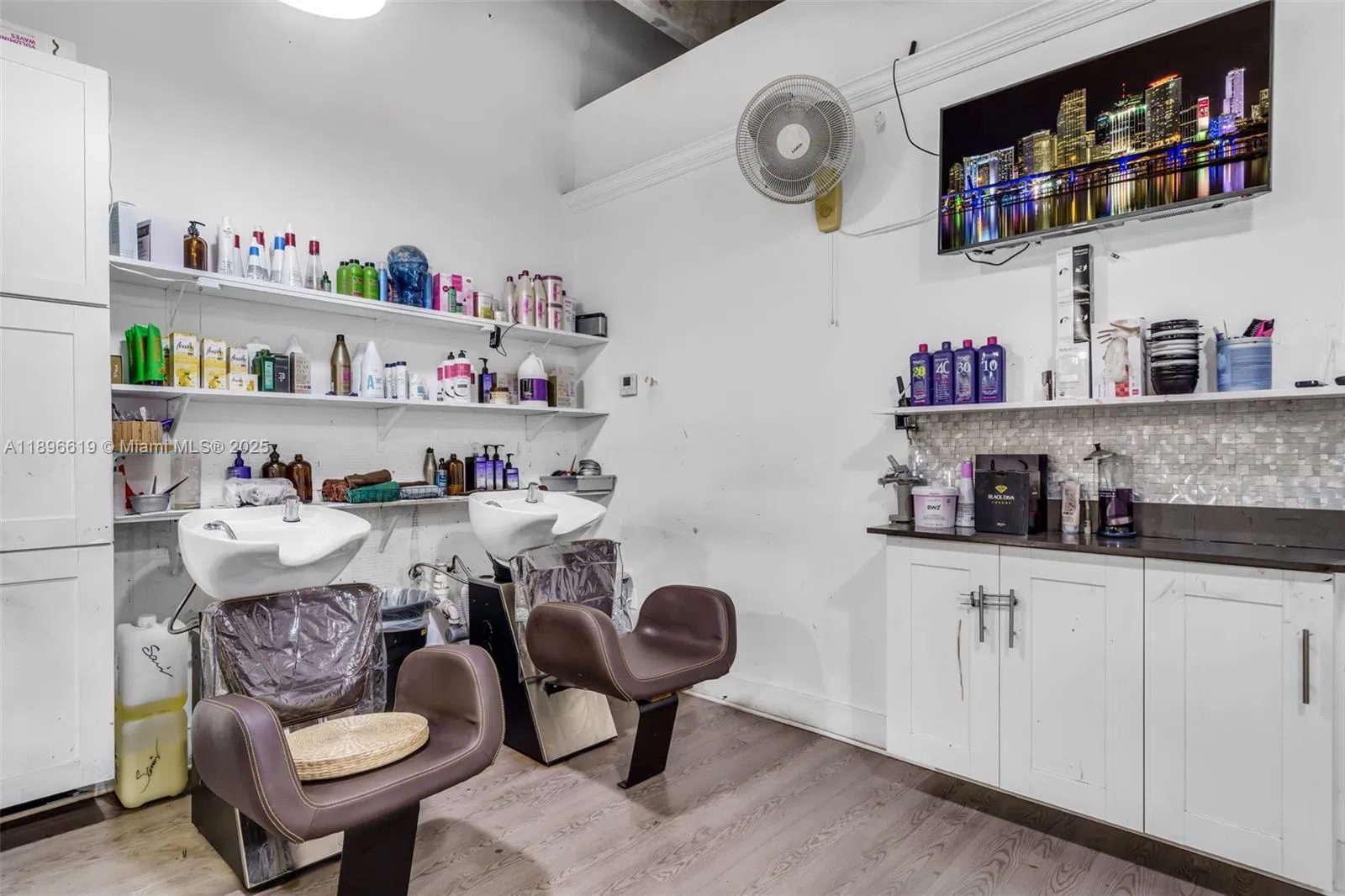 Established Hair Salon with Loyal Client Base