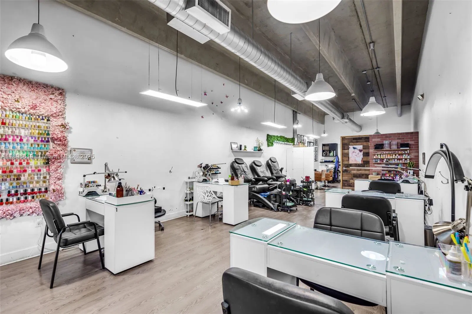 Established Hair Salon with Loyal Client Base