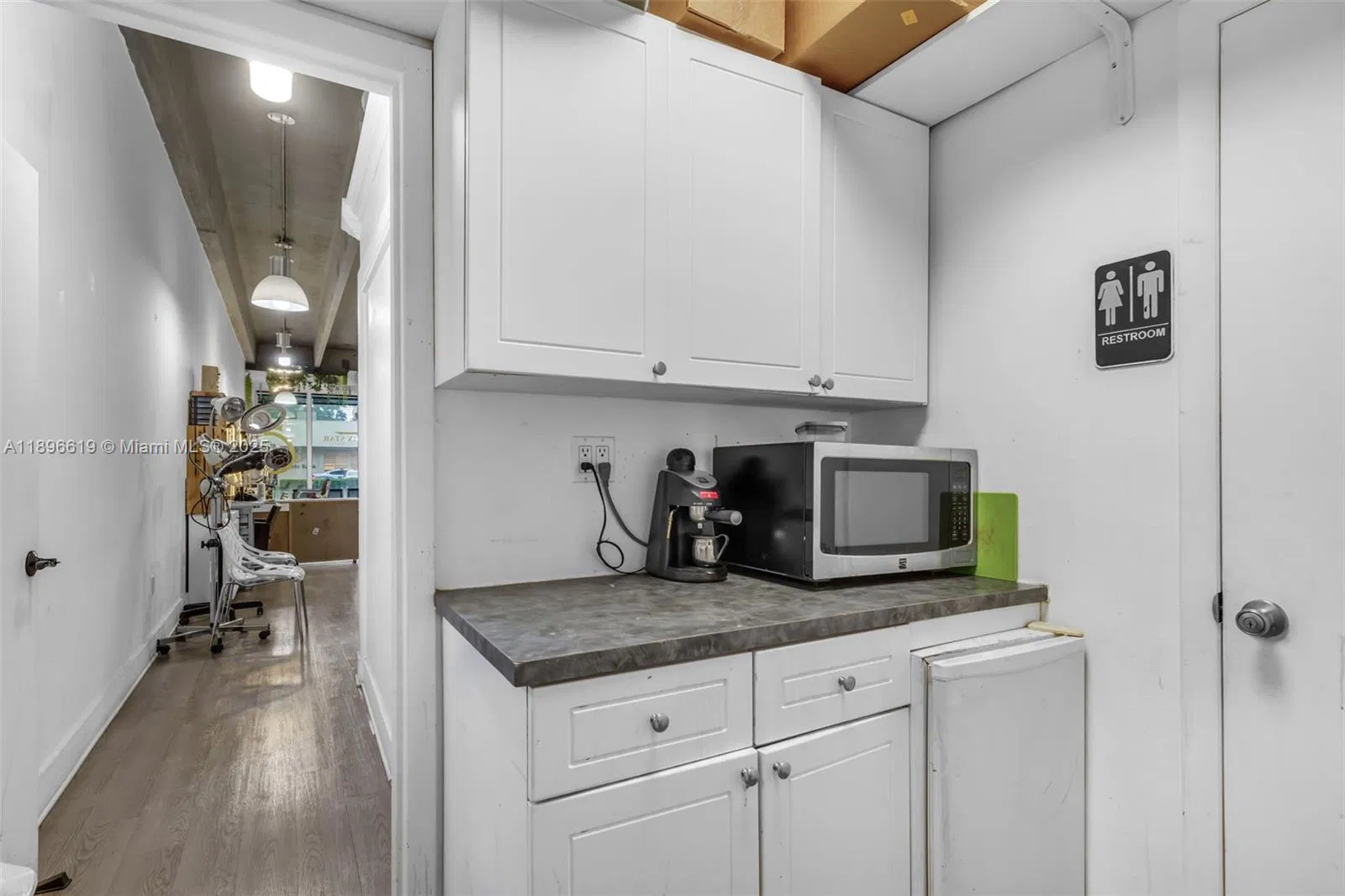 Established Hair Salon with Loyal Client Base