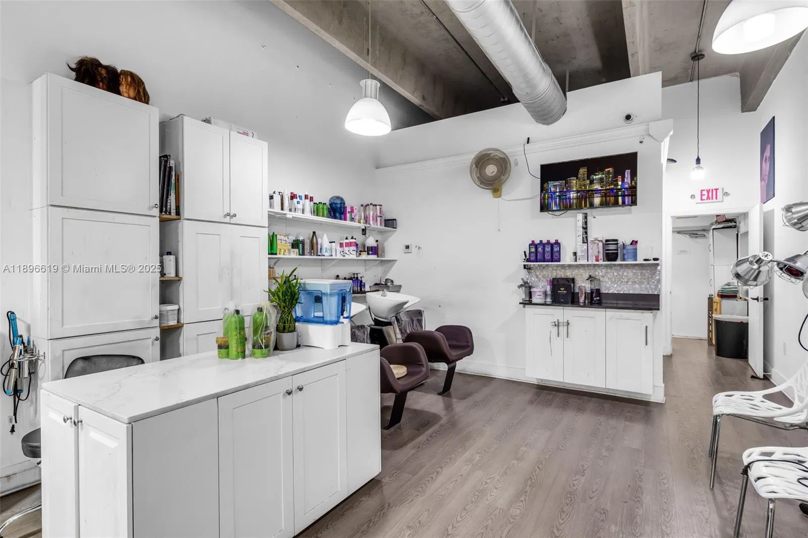 Established Hair Salon with Loyal Client Base