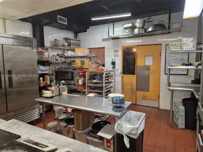 Turnkey Bakery Cafe with Loyal Customer Base
