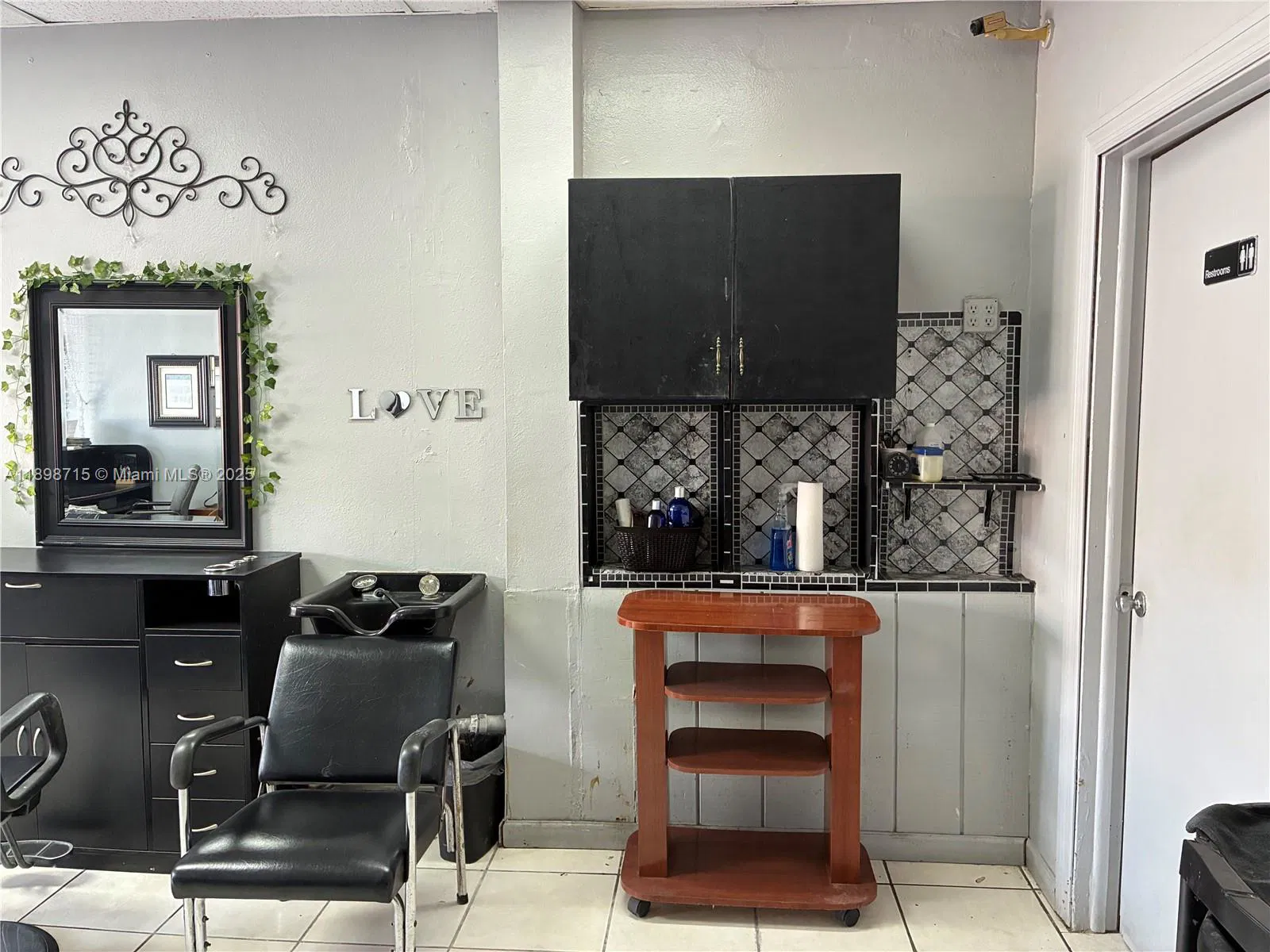 Turnkey Hair Salon in a Landmark Downtown Location