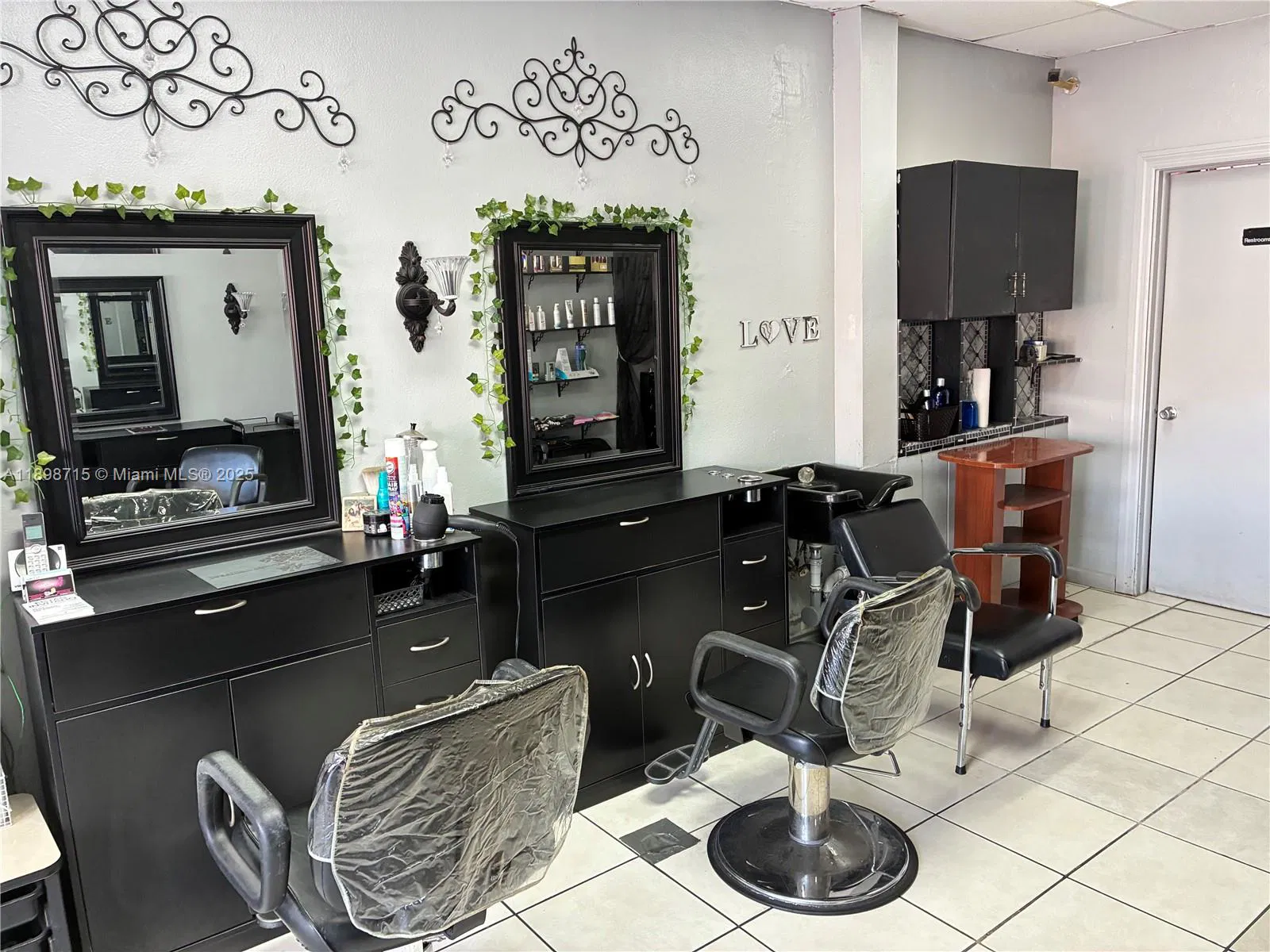 Turnkey Hair Salon in a Landmark Downtown Location