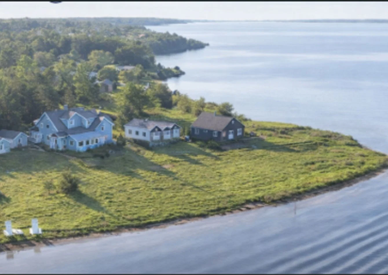 Premier Waterfront Inn  Cottages with Diverse Accommodations