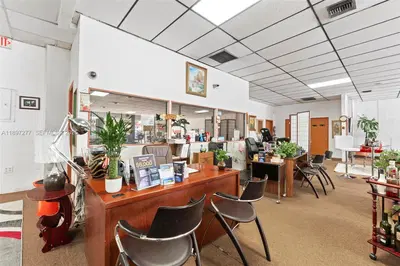 Established Furniture Store with Immediate Cash Flow