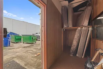 Established Furniture Store with Immediate Cash Flow