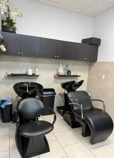 Established Hair Salon with Loyal Clientele