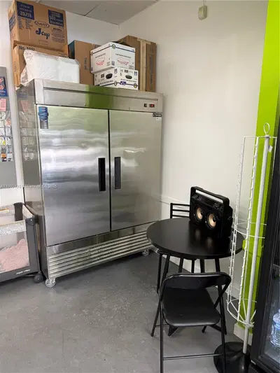 Turnkey Brazilian Cafe and Store with Prime Location