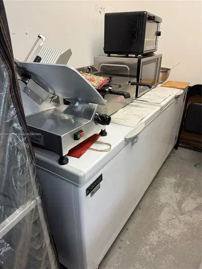 Turnkey Brazilian Cafe and Store with Prime Location