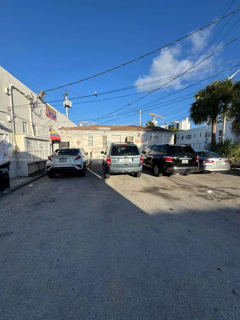 Thriving Organic Grocery Store with Loyal Clientele