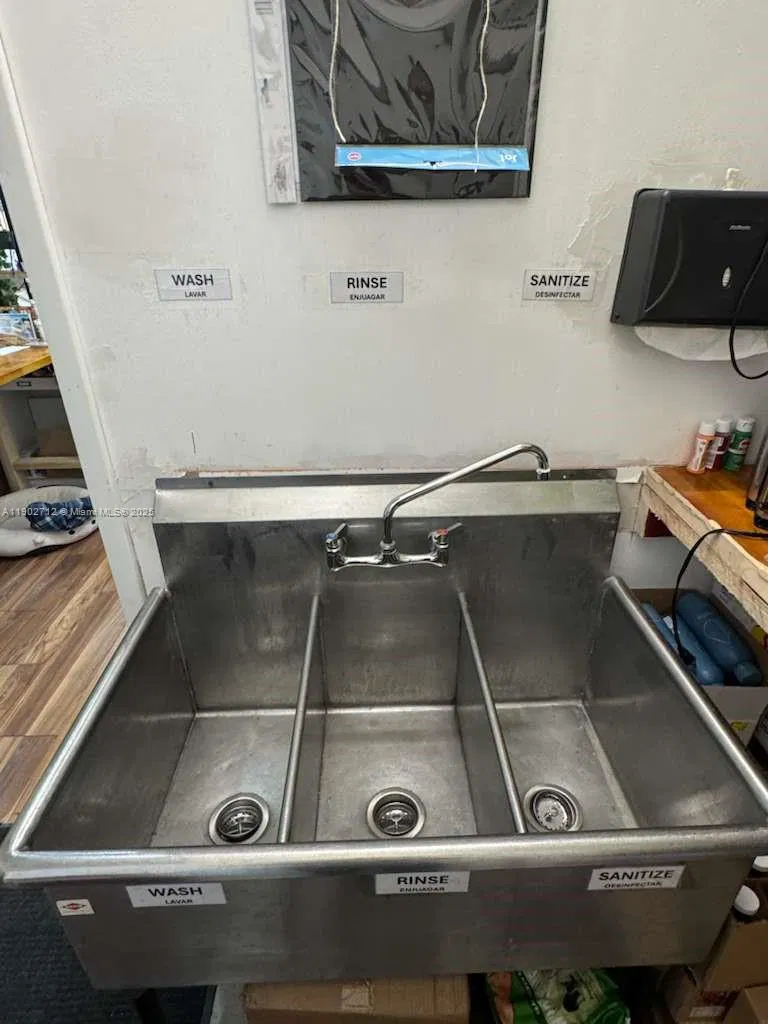 Thriving Organic Grocery Store with Loyal Clientele