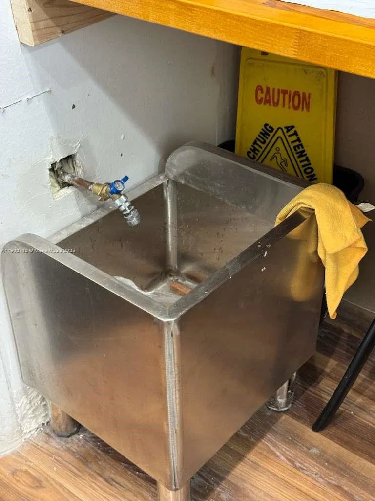 Thriving Organic Grocery Store with Loyal Clientele