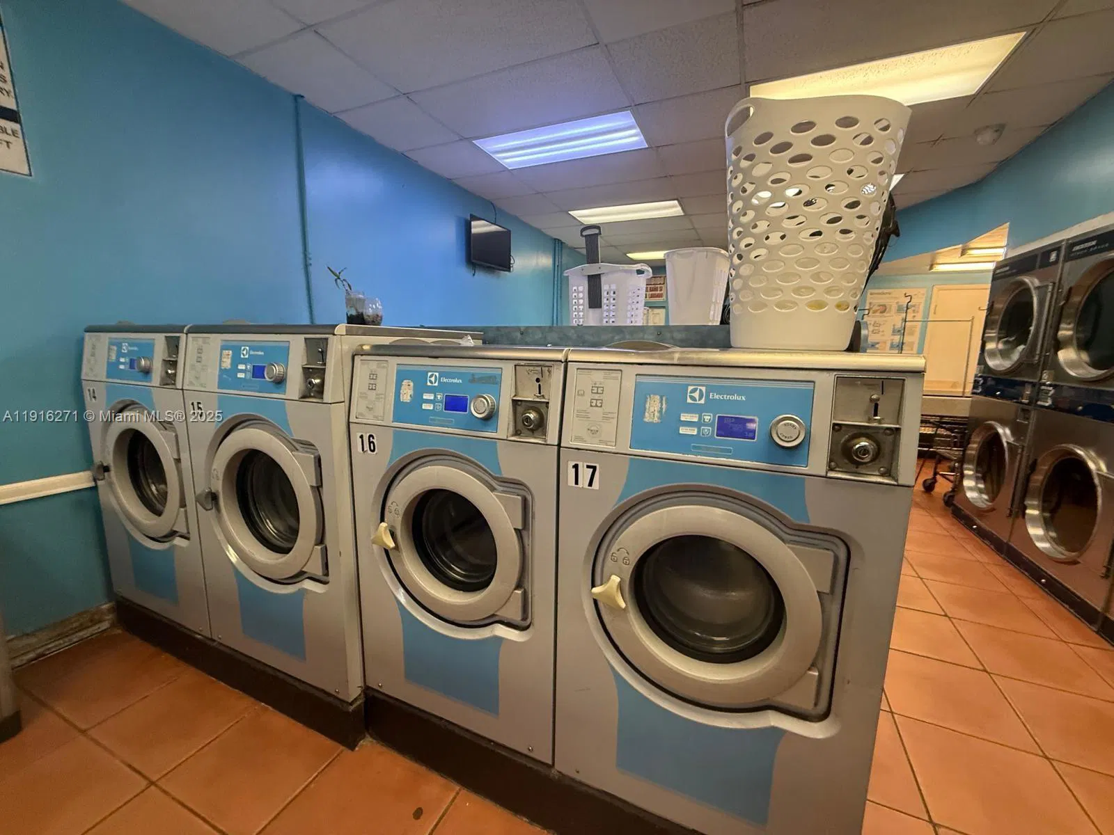 Profitable Coin Laundry Business with High Foot Traffic
