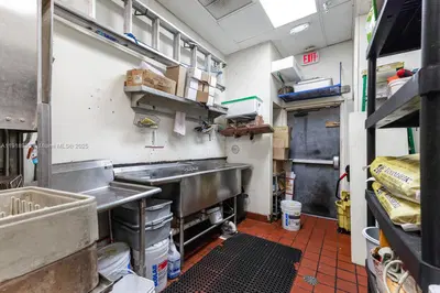 Established Japanese Restaurant with High Traffic Location