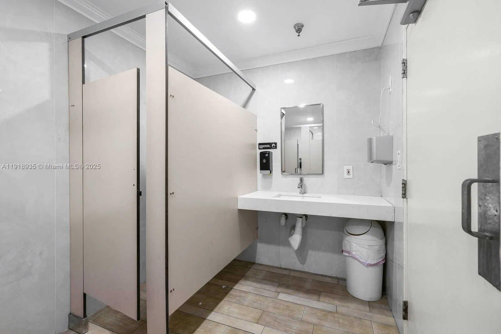 Established Japanese Restaurant with High Traffic Location