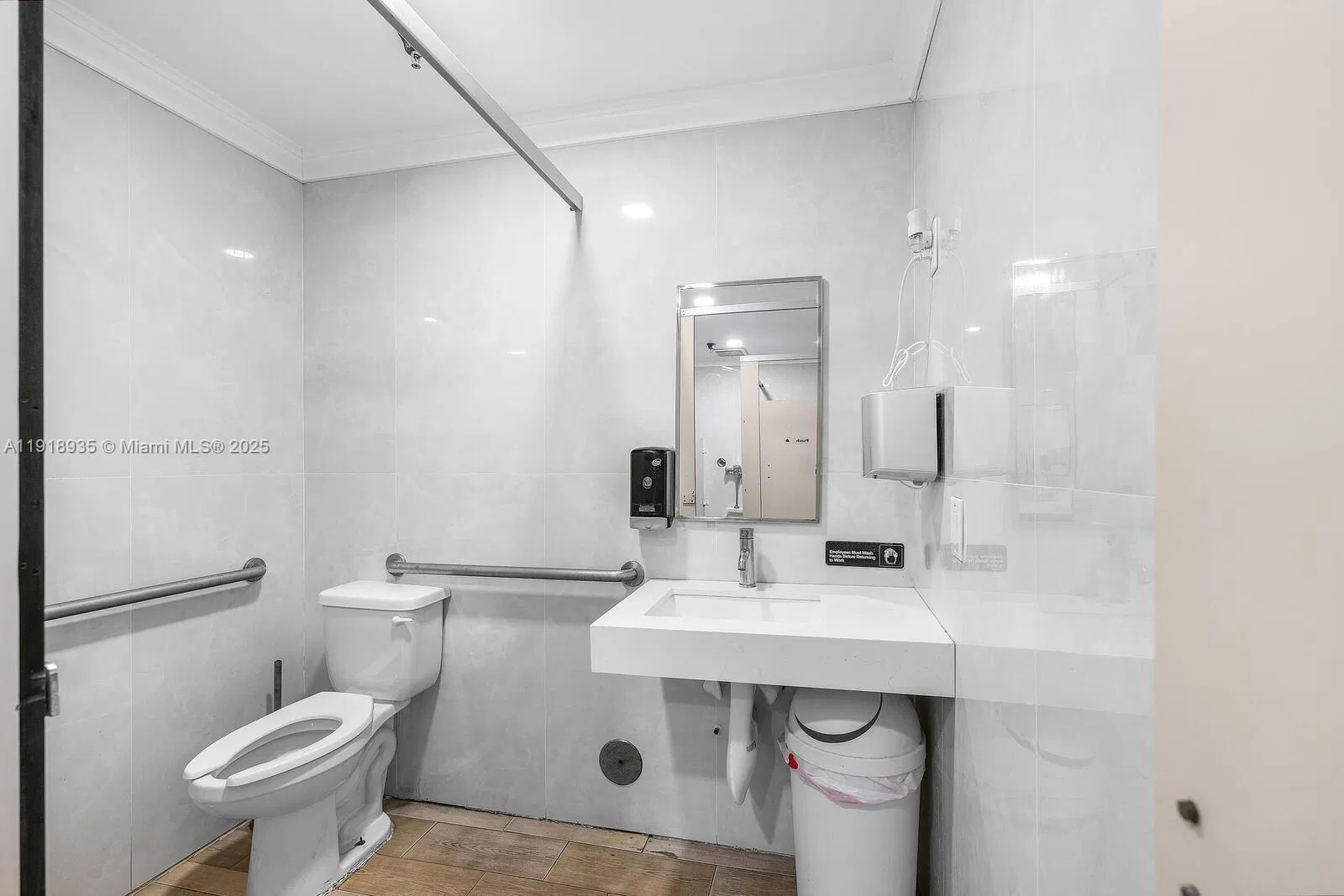 Established Japanese Restaurant with High Traffic Location