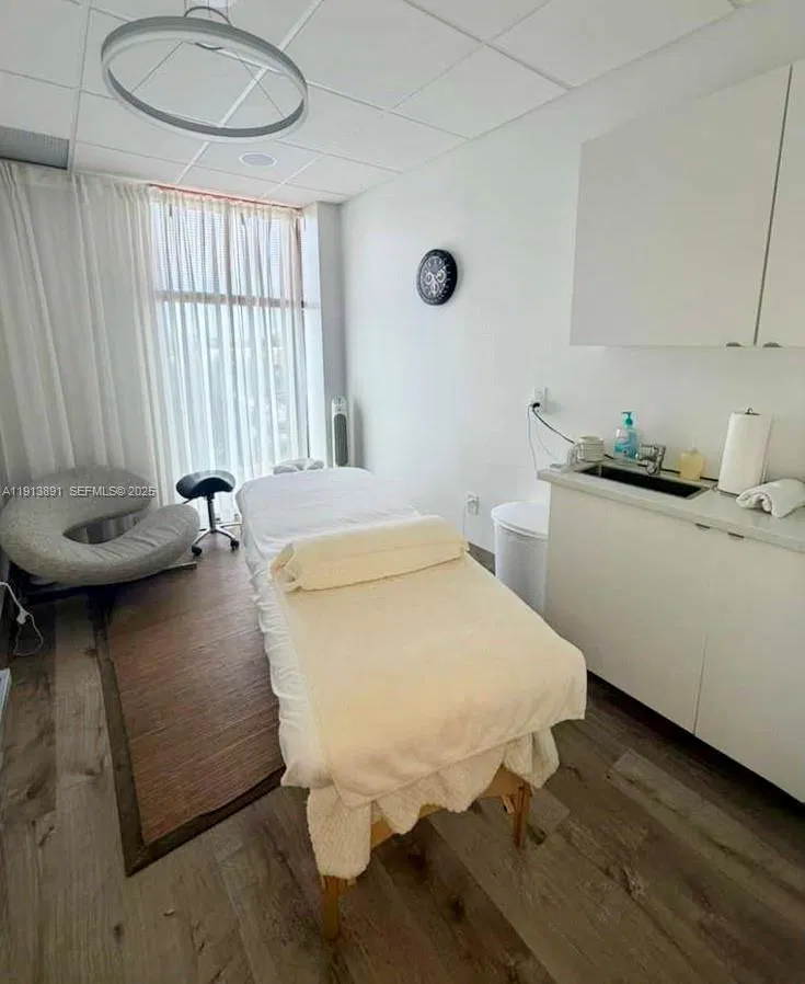 Thriving Medical and Wellness Clinic with Strong Insurance Contracts