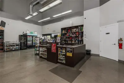 Turnkey Liquor Store in High Traffic Shopping Center